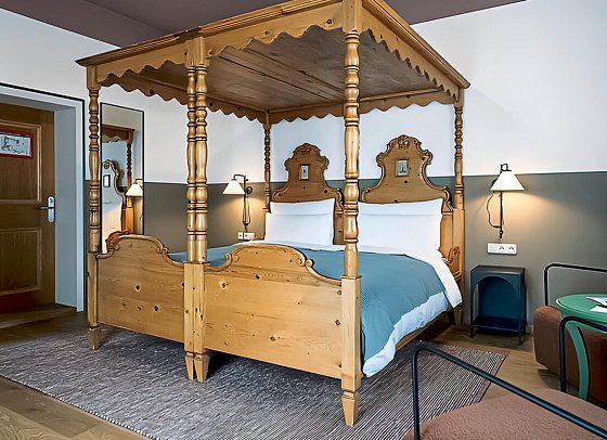 HENRI Hotel Garmisch-Partenkirchen - Wohnbeispiel Doppelzimmer Chambre mit Balkon (Zimmercodierung DB2)