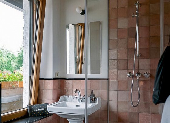 HENRI Hotel Garmisch-Partenkirchen - Beispiel Bad Doppelzimmer Chambre mit Balkon (Zimmercodierung DB2)