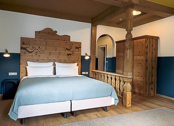 HENRI Hotel Garmisch-Partenkirchen - Wohnbeispiel Doppelzimmer Salon mit Balkon (Zimmercodierung SLB)