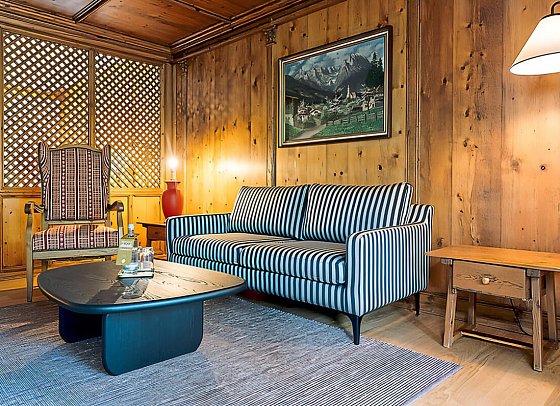 HENRI Hotel Garmisch-Partenkirchen - Wohnbeispiel Doppelzimmer Salon mit Balkon (Zimmercodierung SLB)