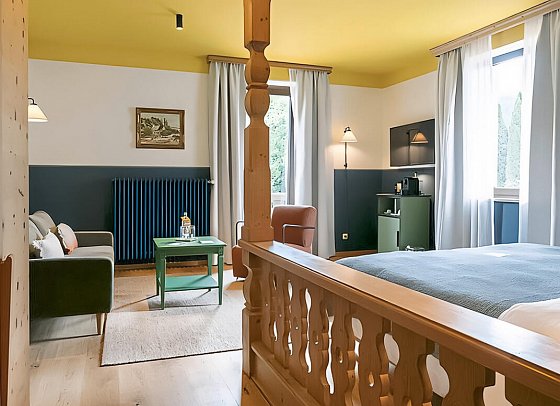 HENRI Hotel Garmisch-Partenkirchen - Wohnbeispiel Doppelzimmer Salon mit Balkon (Zimmercodierung SLB)
