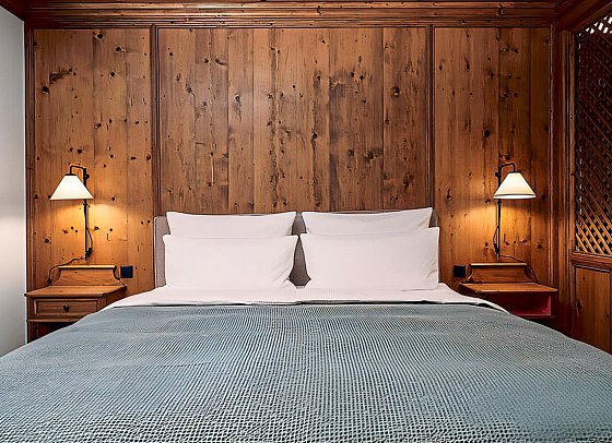 HENRI Hotel Garmisch-Partenkirchen - Wohnbeispiel Doppelzimmer Salon mit Balkon (Zimmercodierung SLB)