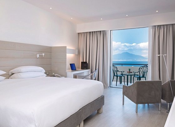 Hilton Sorrento Palace - Wohnbeispiel Doppelzimmer Deluxe Meerblick (Zimmercodierung DDM)