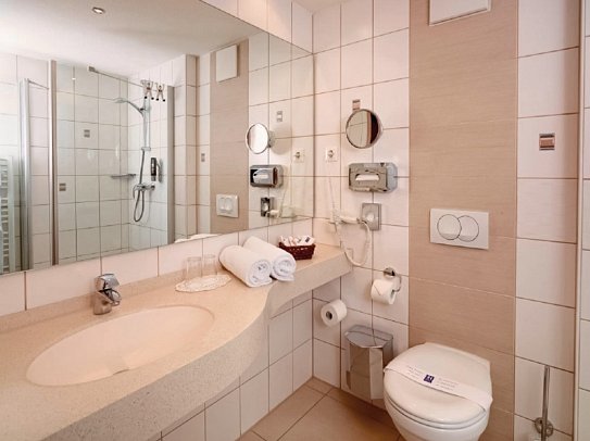 Kurhotel Pyramide - Beispiel Badezimmer (Zimmercodierungen DE1, DF1, DX2 & DX3)