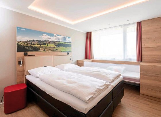 Rhön Park Aktiv Resort - Wohnbeispiel Familienappartement Deluxe (Zimmercodierungen AD1, AD2, AX8 & AX9)