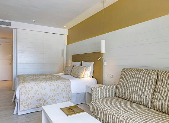 Hoposa Illa d'Or - Wohnbeispiel Doppelzimmer Meerblick (Zimmercodierung D2M)