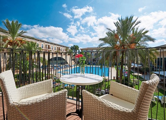 Grupotel Playa de Palma Suites & Spa - Beispiel Balkon Suite Poolblick (Zimmercodierung WBP)