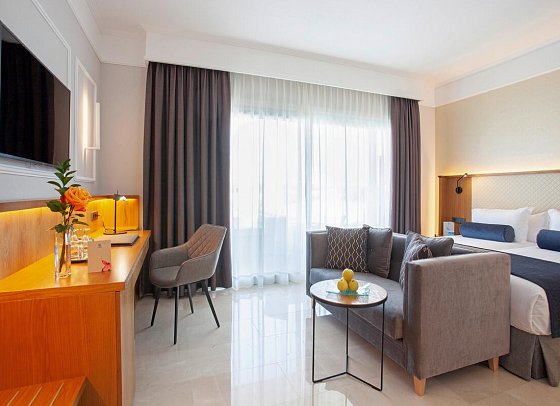 Grupotel Playa de Palma Suites & Spa - Wohnbeispiel Juniorsuite Poolblick (Zimmercodierung JBP)