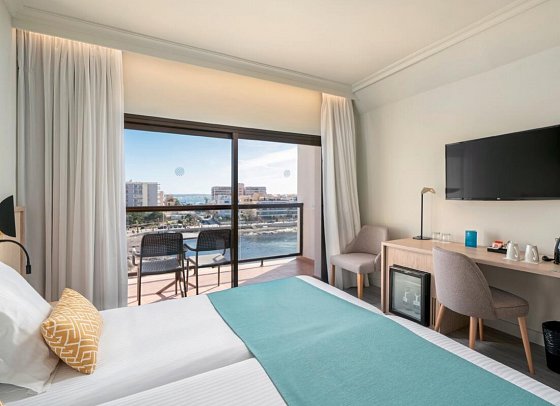 AluaSoul Palma - Wohnbeispiel Doppelzimmer Superior Pool- und seitl. Meerblick (Zimmercodierung DSP)