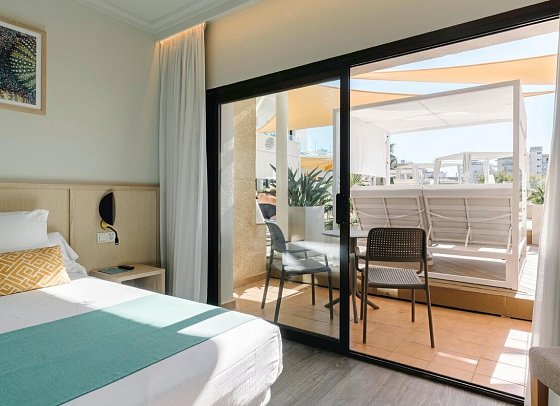 AluaSoul Palma - Wohnbeispiel Doppelzimmer Premium My Favourite Club mit Bali Bett (Zimmercodierung DM1)