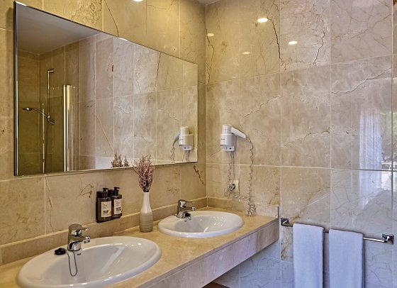 Universal Hotel Aquamarin - Beispiel Bad (Zimmercodierung VB1)