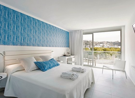 Reverence Life - Wohnbeispiel Doppelzimmer Premium seitl. Meerblick (Zimmercodierung DMN)