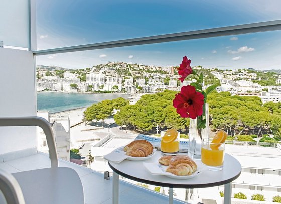Reverence Life - Wohnbeispiel Doppelzimmer Premium seitl. Meerblick (Zimmercodierung DMN)