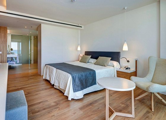Hipotels Playa de Palma Palace - Wohnbeispiel Juniorsuite Poolblick (Zimmercodierung JBP)