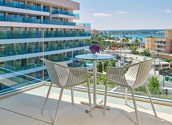 Hipotels Gran Playa de Palma - Beispiel Balkon Juniorsuite Meerblick (Zimmercodierung JBM)