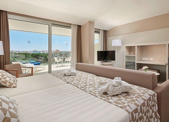 Hipotels Gran Playa de Palma - Wohnbeispiel Juniorsuite Poolblick (Zimmercodierung JBP)