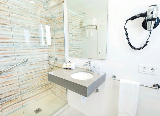 Parque Nereida Suites - Beispiel Bad (Zimmercodierungen JB1, JBM, WBP, WBN & WB2)