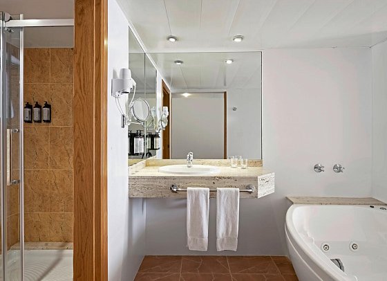 Iberostar Selection Jardín del Sol Suites - Beispiel Bad (Zimmercodierungen WO1 & WO2)