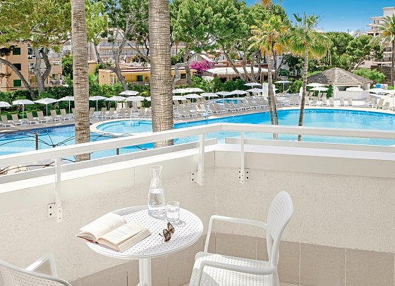 Iberostar Waves Cristina - Wohnbeispiel Doppelzimmer Poolblick (Zimmercodierungen D1P & D2P)