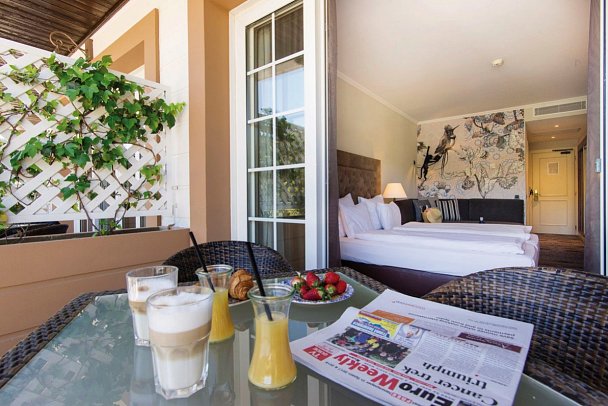 Lindner Hotel Mallorca Portals Nous, part of JdV by Hyatt - Wohnbeispiel Doppelzimmer 1 Kingsize Bett oder 2 Twinbetten Golfseite (Zimmercodierung D1F)
