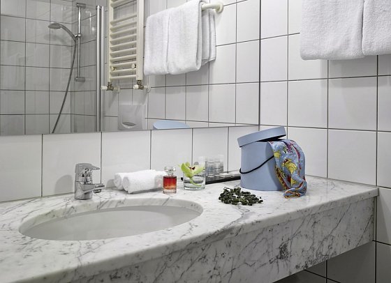 K+K Hotel Fenix - Beispiel Bad (Zimmercodierungen DB1 & DB2)