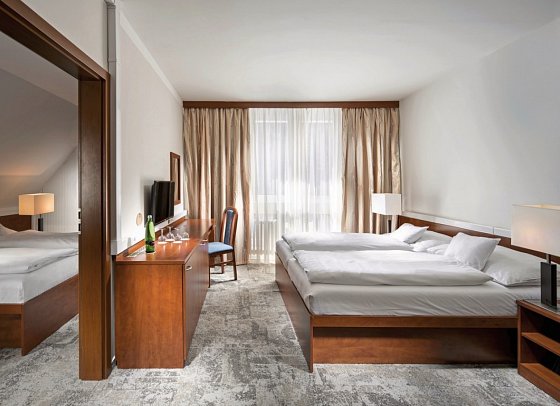 Pinia Hotel & Resort - Wohnbeipiel Familienzimmer mit Verbindungstür (Zimmercodierung FB2)