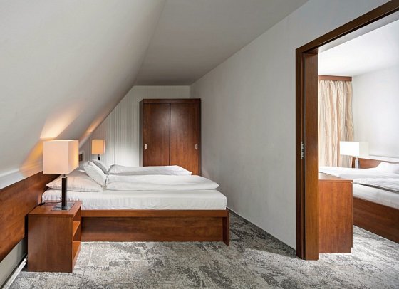 Pinia Hotel & Resort - Wohnbeispiel Familienzimmer mit Verbindungstür (Zimmercodierung FB2)