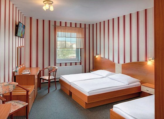 Wellness Hotel Babylon - Wohnbeispiel Familienzimmer mit Verbindungstür (Zimmercodierungen FB7 & FB8)