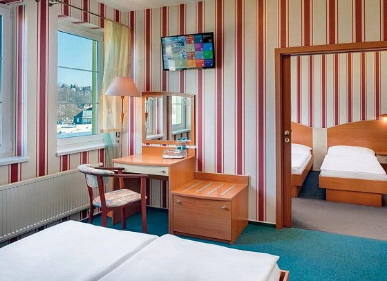 Wellness Hotel Babylon - Wohnbeispiel Familienzimmer mit Verbindungstür (Zimmercodierungen FB7 & FB8)