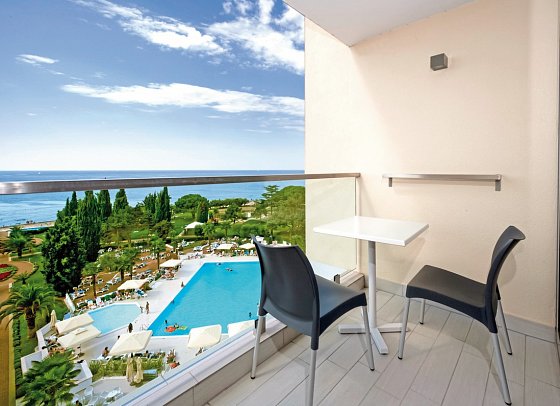 Materada Plava Laguna - Balkonbeispiel Suite Meerblick (Zimmercodierung W1M)