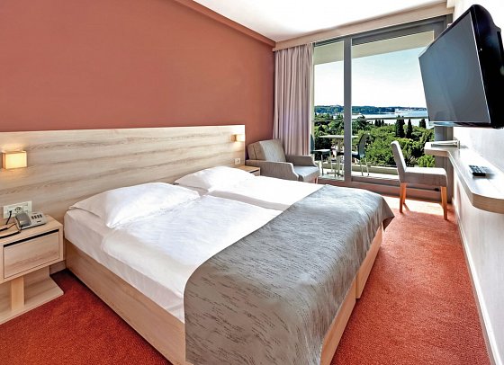 Materada Plava Laguna - Wohnbeispiel DZ Superior Meerblick mit Schlafsofa (Zimmercodierung DSM)
