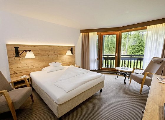 Vier Jahreszeiten am Schluchsee - Wohnbeispiel Zimmer Queensize Waldseite (Zimmercodierungen DB1 & EB1)