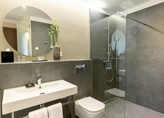 Parkhotel Kurhaus - Beispiel Bad Doppelzimmer Komfort (Zimmercodierungen DF1 & DF2)