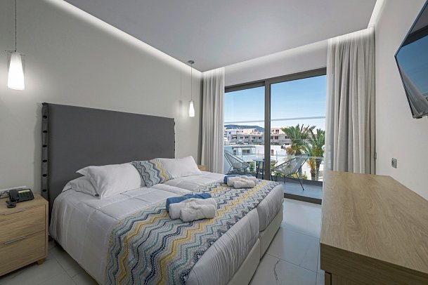 Avra Beach Resort - Wohnbeispiel Doppelzimmer Superior seitl. Meerblick (Zimmercodierung DSN)