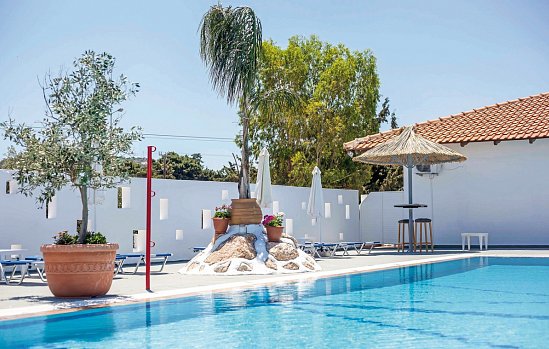 Tinas Plus Hotel