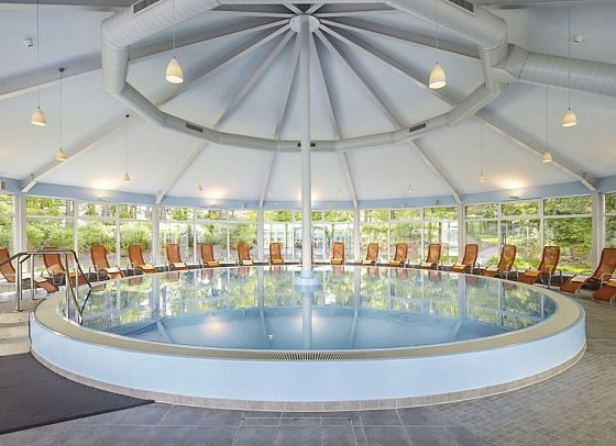 Dorint Seehotel Binz-Therme Binz/Rügen Strand-Appartements - Wellnessbereich mit Liegen und Pool