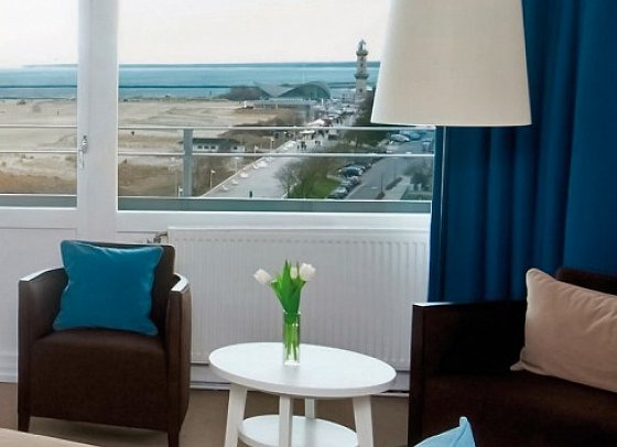 Hotel Neptun - Wohnbeispiel Doppelzimmer Meerblick mit Balkon (Zimmercodierungen D1M, XB1, XB3 & XB5)