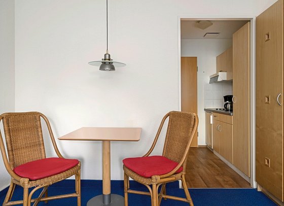 IFA Rügen Hotel & Ferienpark - Ferienwohnungen - Wohnbeispiel Appartement Balkon (Zimmercodierung AB1)