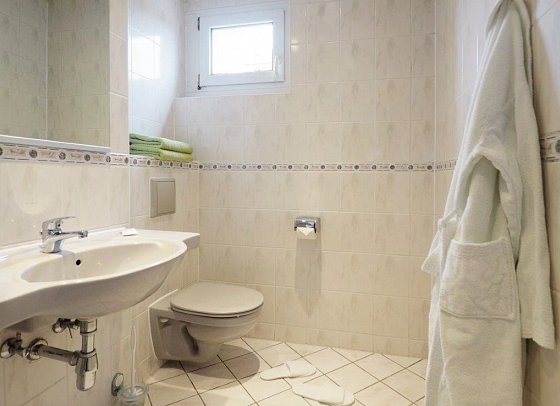 Kurhotel zu Heringsdorf - Beispiel Bad App. 3 Räume Premium Balkon Obergeschoß 40 qm (Zimmercodierung OB1)