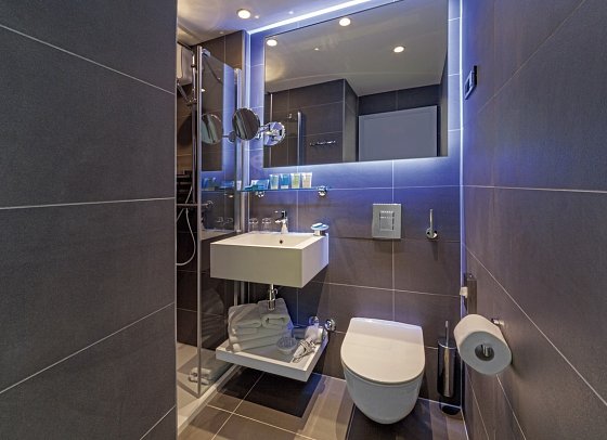 Bluesun Hotel Berulia - Beispiel Bad Doppelzimmer Nebengebäude (Zimmercodierungen DBV, DC4 & EBV)