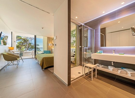 Bluesun Hotel Berulia - Beispiel Bad Doppelzimmer Premium Meerseite (Zimmercodierung DMC)