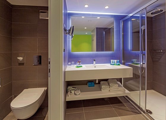 Bluesun Hotel Berulia - Beispiel Bad Doppelzimmer Superior Meerseite (Zimmercodierung DSC)