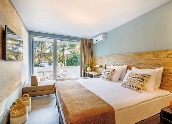 [PLACES] Hvar by Valamar - Wohnbeispiel PLACESROOM Size M für 2 Meerseite (Zimmercodierung DSC)