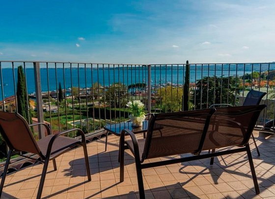 AHG Riva del Sole - Beispiel Balkon Doppelzimmer Panoramic Seeblick