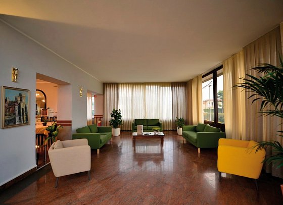 Bella Peschiera - Wohnbeispiel Doppelzimmer Deluxe seitl. Meerblick (Zimmercodierung DDN)