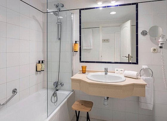 SOL Sancti Petri - Badbeispiel SOL Juniorsuite (Zimmercodierung JB1)