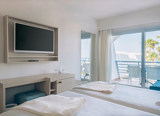 Iberostar Waves Royal Andalus - Wohnbsp. Doppelzimmer seitl. Meerblick mit Verbindungstür (Zimmercodierungen DV1 & DV2)