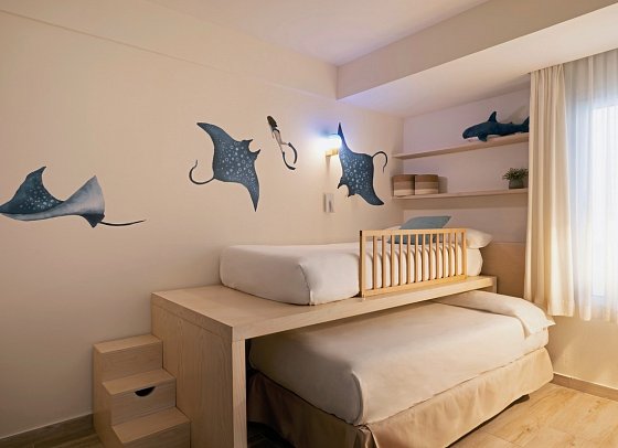 Iberostar Waves Royal Andalus - Wohnbeispiel Familienzimmer seitl. Meerblick (Zimmercodierungen F1N & F2N)