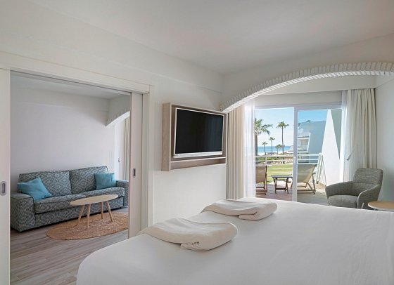 Iberostar Waves Royal Andalus - Wohnbeispiel Suite seitl. Meerblick (Zimmercodierungen WB1 & W2M)