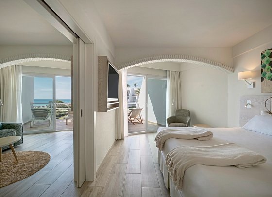 Iberostar Waves Royal Andalus - Wohnbeispiel Suite seitl. Meerblick (Zimmercodierungen WB1 & W2M)